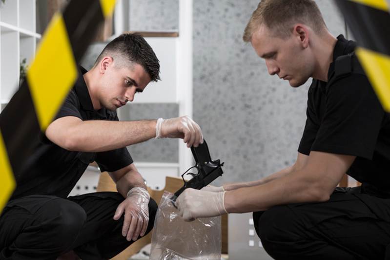 A group of men holding an object

AI-generated content may be incorrect.